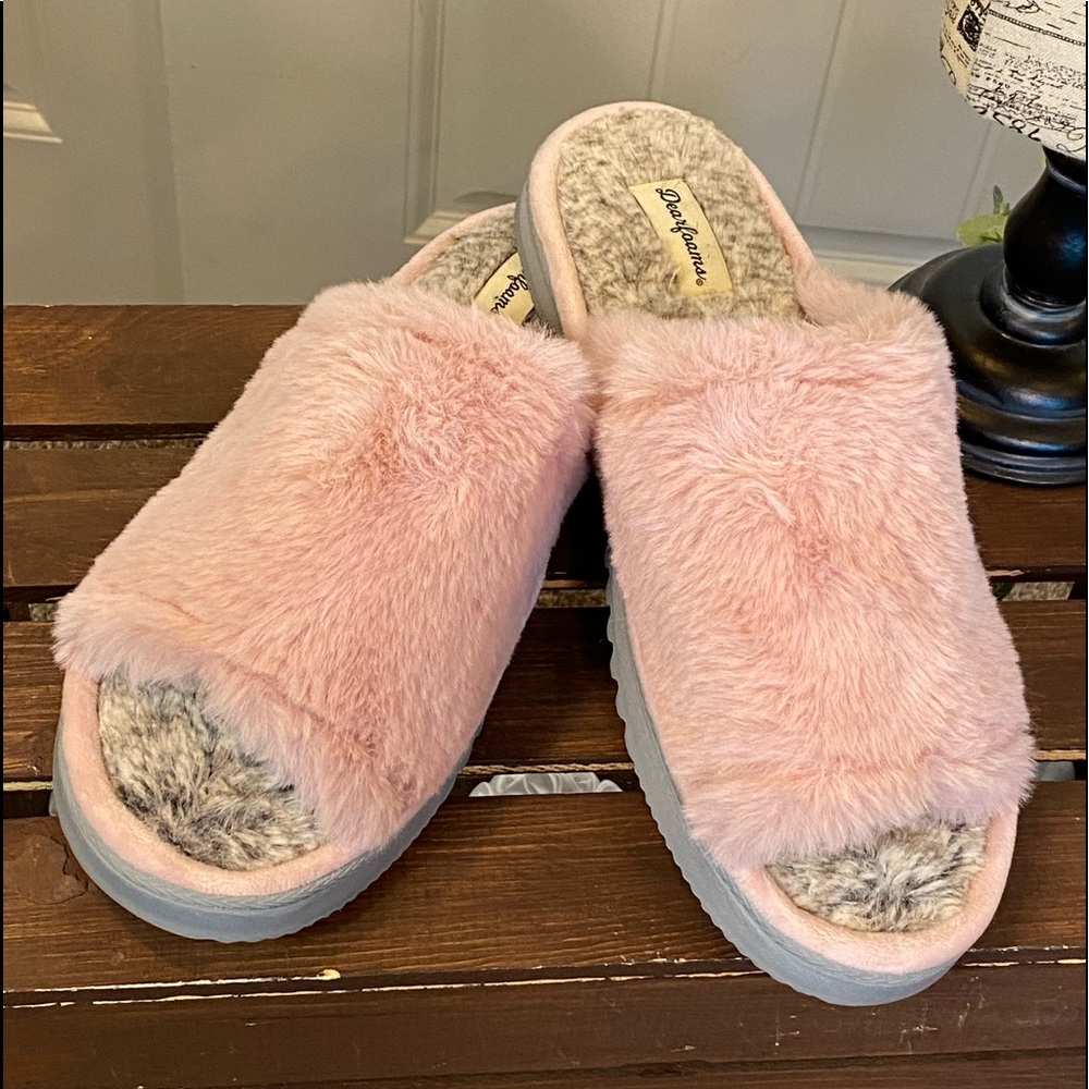 Like New! Beautiful Soft Padded Women's Plush Slide with Open Toe Slipper